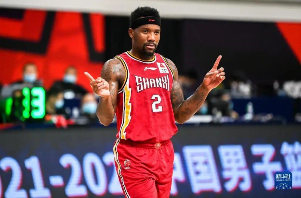 他会前插取得进球，为队友送上助攻。